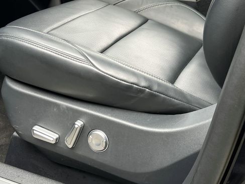 Used 2025 Lincoln Nautilus Premier w/ Equipment Group 102A image 17