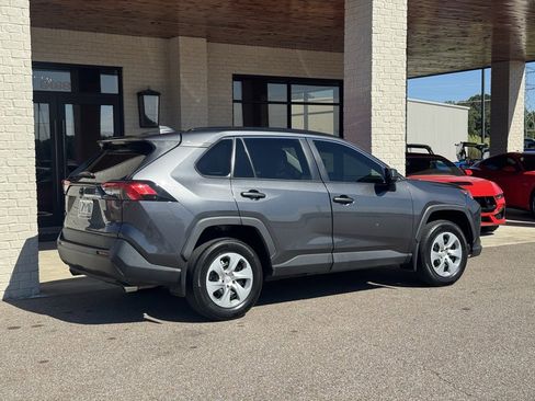 Used 2021 Toyota RAV4 LE image 12