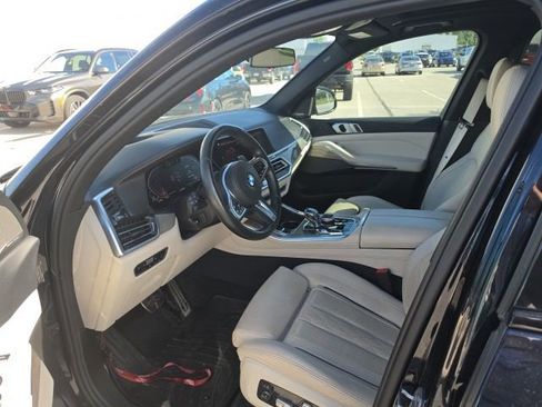 Used 2019 BMW X5 xDrive50i w/ M Sport Package AWD/4WD image 4