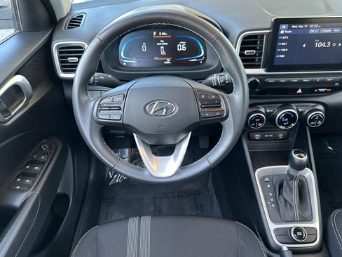 Used 2025 Hyundai Venue SEL FWD image 14
