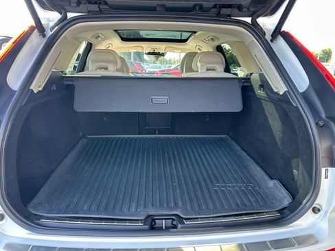Used 2018 Volvo XC60 T5 Momentum w/ Vision Package AWD/4WD image 26