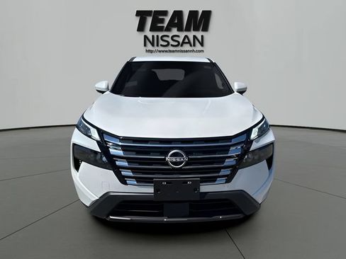 Used 2025 Nissan Rogue SV AWD/4WD image 2