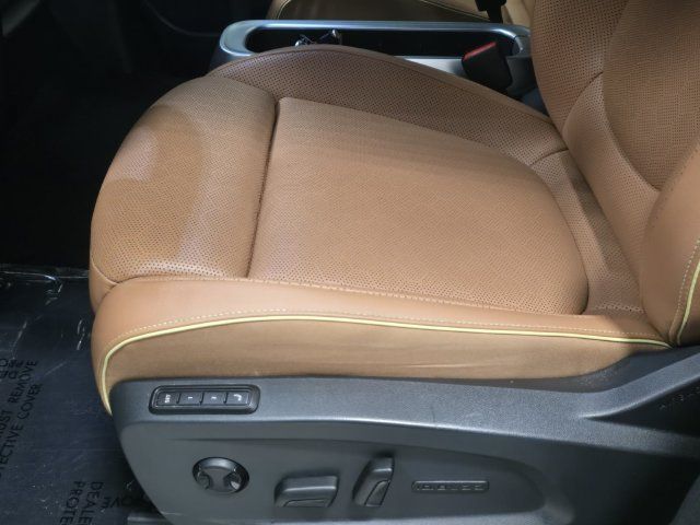 Used 2025 Volkswagen ID. Buzz Pro S RWD image 18