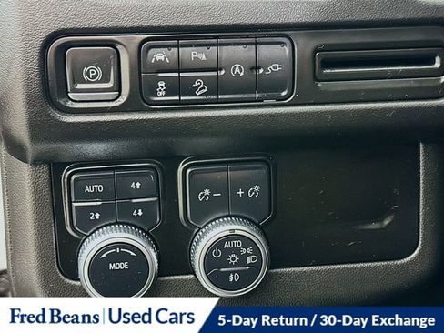 Used 2022 GMC Yukon XL AT4 AWD/4WD image 12