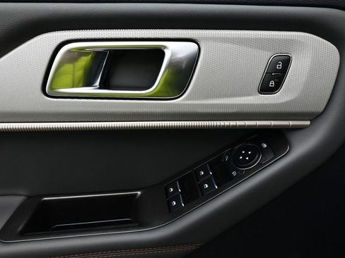 New 2026 Ford Explorer Active w/ Active Comfort Package image 16