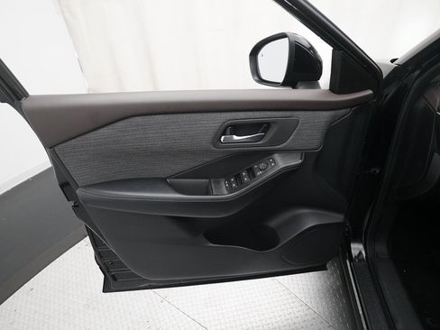 Certified 2023 Nissan Rogue SV image 27