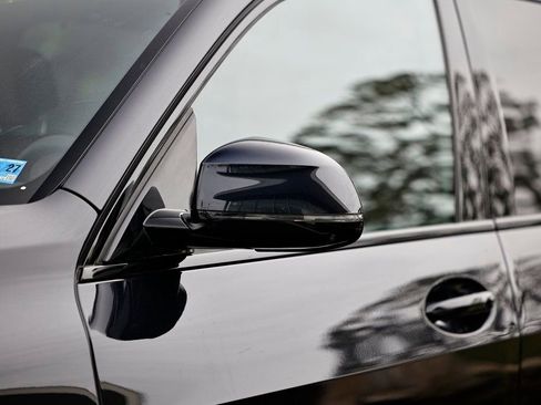 New 2026 BMW X5 xDrive40i w/ Executive Package image 16