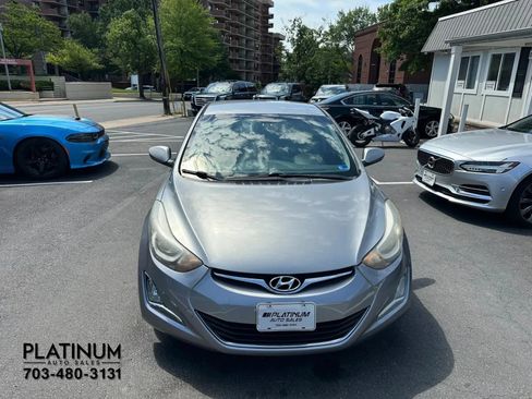 Used 2015 Hyundai Elantra SE w/ Option Group 02 FWD image 4