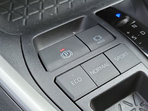 Certified 2025 Toyota RAV4 XLE FWD image 29