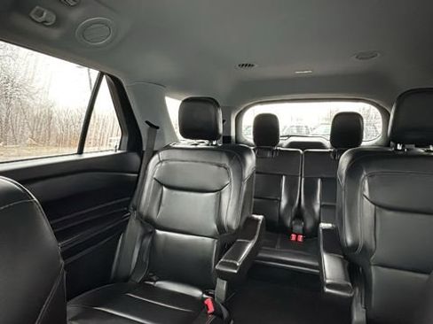 Certified 2022 Ford Explorer XLT w/ Equipment Group 202A image 26