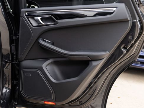 Certified 2026 Porsche Macan AWD/4WD image 40