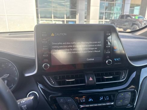 Used 2019 Toyota C-HR XLE FWD image 5