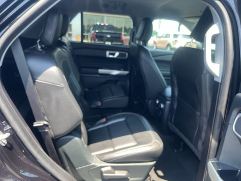 Certified 2021 Ford Explorer XLT w/ Equipment Group 202A AWD/4WD image 32