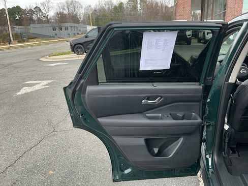 Used 2024 Nissan Pathfinder Platinum w/ Cargo Package image 23