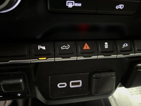 Used 2022 Chevrolet Silverado 2500 LT AWD/4WD image 32