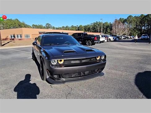 Used 2019 Dodge Challenger SRT Hellcat w/ Plus Package image 17