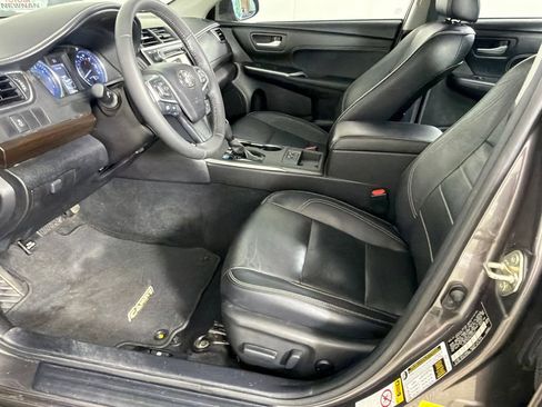 Used 2017 Toyota Camry XLE FWD image 9