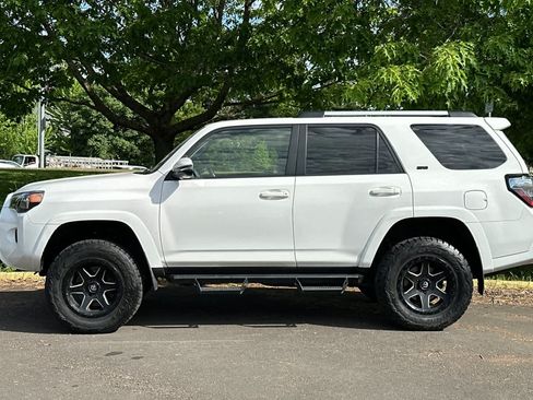Used 2019 Toyota 4Runner SR5 Premium AWD/4WD image 5
