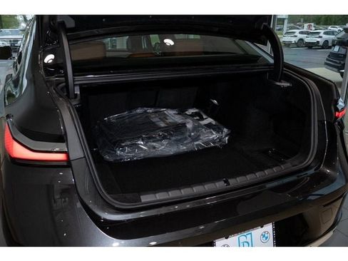 Used 2025 BMW i7 eDrive50 w/ Premium Package image 54