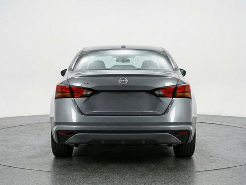 Used 2025 Nissan Altima 2.5 SV FWD image 7