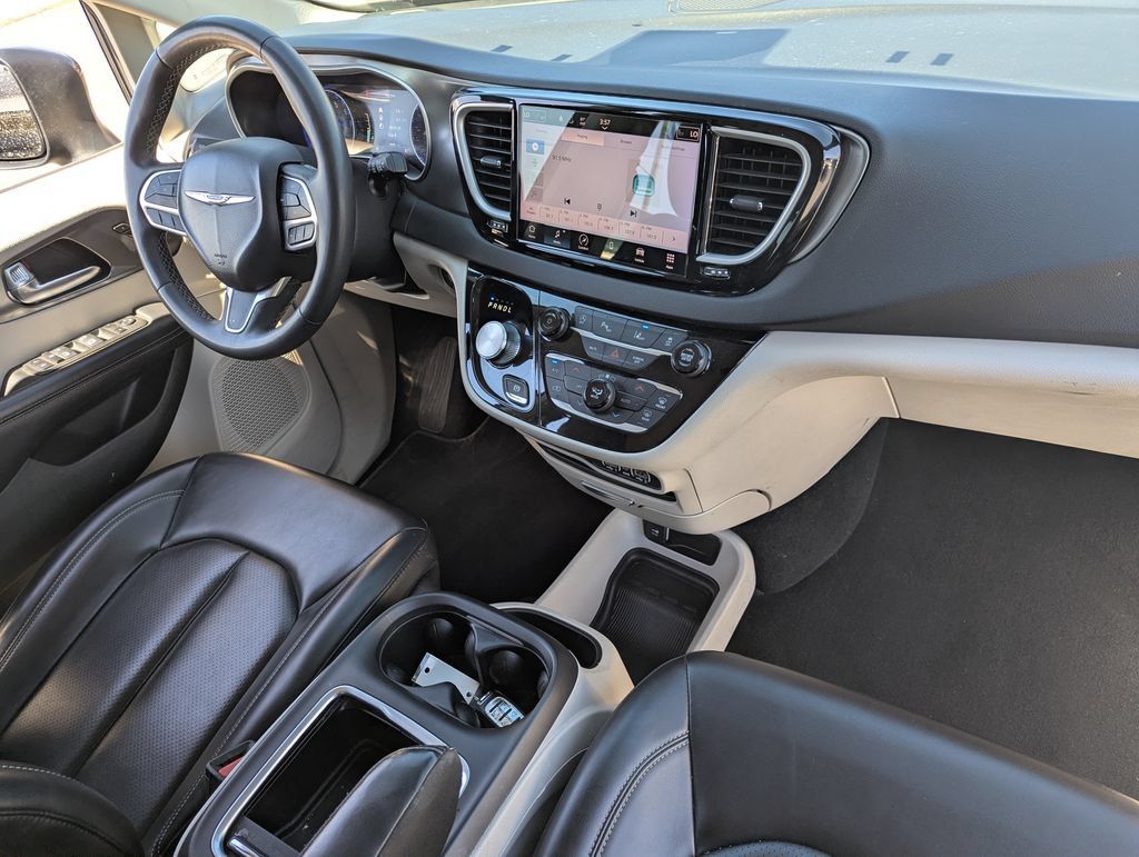 Used 2023 Chrysler Pacifica Touring-L FWD image 35