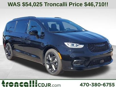 New 2026 Chrysler Pacifica Limited w/ S Appearance Package