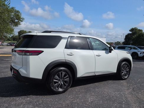 Used 2022 Nissan Pathfinder SV FWD image 4