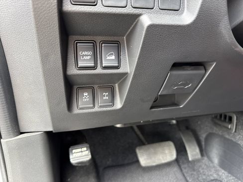 Used 2025 Nissan Frontier PRO-4X AWD/4WD image 17