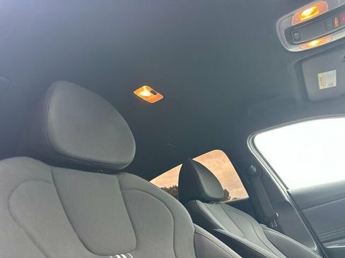 Used 2025 Hyundai Elantra SEL FWD image 19