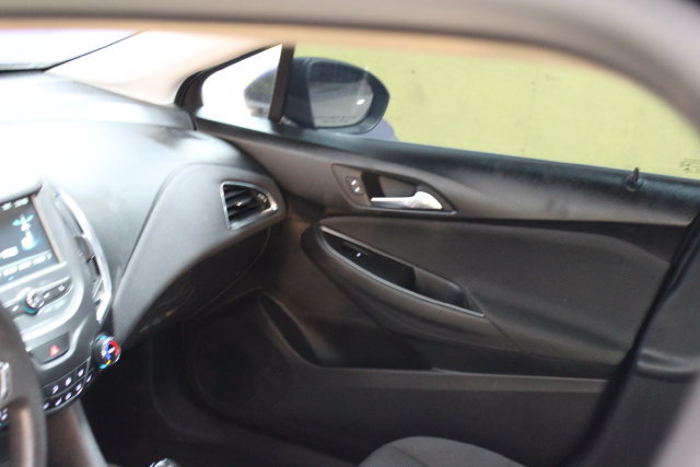 Used 2018 Chevrolet Cruze LT FWD image 11