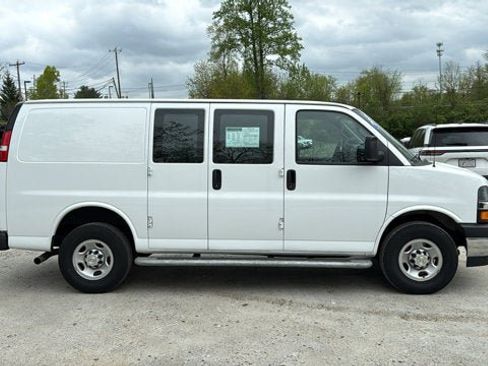 Used 2024 Chevrolet Express 2500 w/ Driver Convenience Package RWD image 5