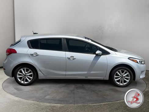 Used 2017 Kia Forte LX w/ Option Group 020 FWD image 8