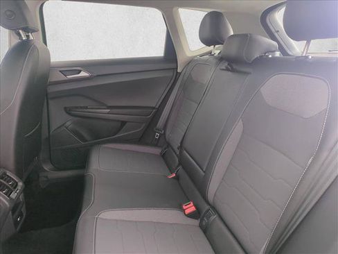 Used 2025 Volkswagen Taos SE FWD image 22