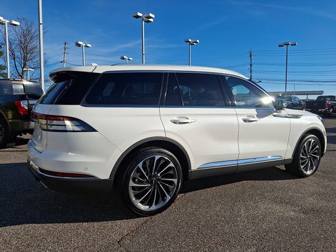 Used 2023 Lincoln Aviator Reserve w/ Equipment Group 201A image 11