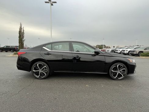 Used 2025 Nissan Altima 2.5 SR image 9