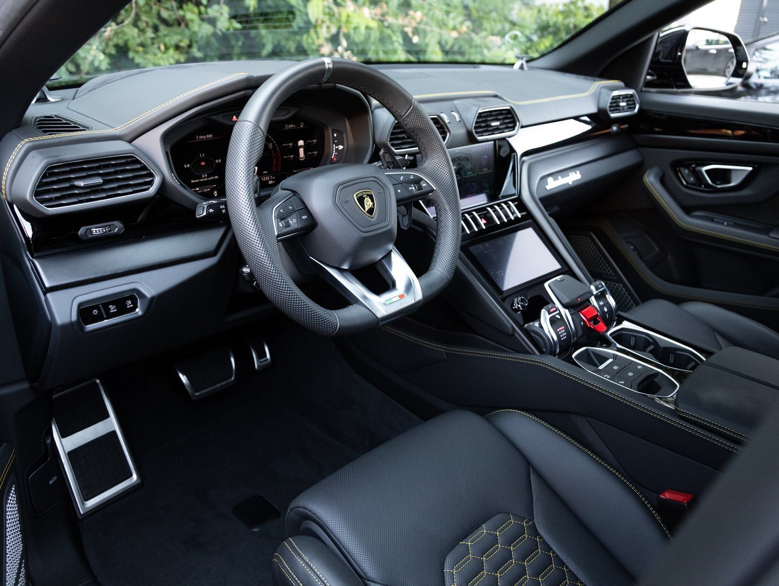 Used 2024 Lamborghini Urus S AWD/4WD image 4