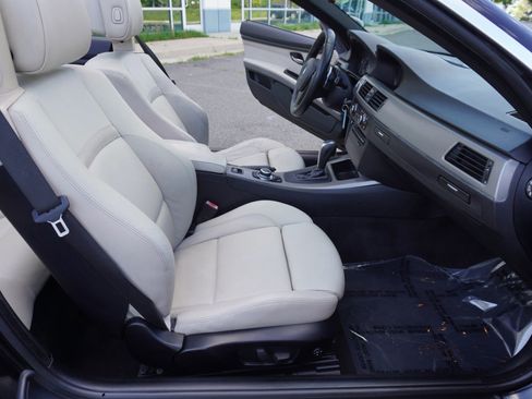 Used 2011 BMW 335i Convertible w/ M Sport Pkg RWD image 16