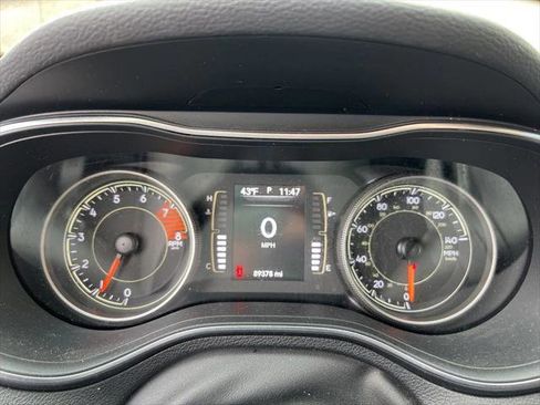 Certified 2019 Jeep Cherokee Latitude Plus w/ Comfort/Convenience Group image 15