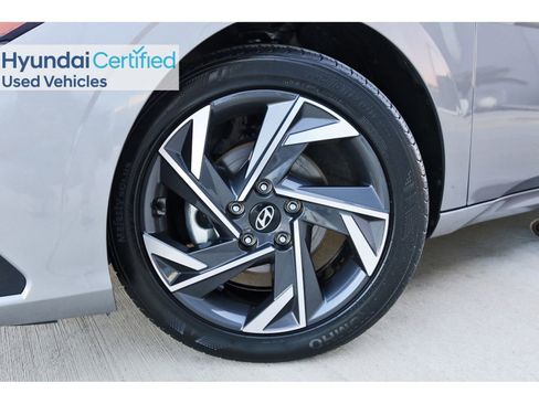 Certified 2025 Hyundai Elantra Sport image 32