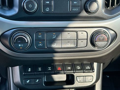 Used 2019 Chevrolet Colorado ZR2 image 18