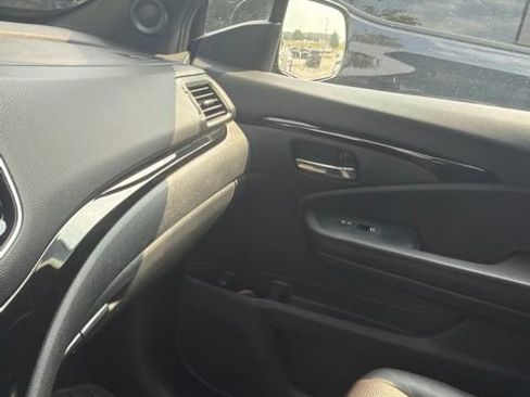Used 2024 Honda Ridgeline Black Edition image 6