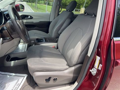 Used 2020 Chrysler Pacifica Touring w/ Advanced Safetytec Group FWD image 55
