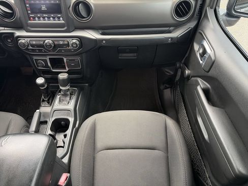Used 2022 Jeep Gladiator Sport AWD/4WD image 16