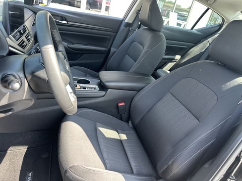 Used 2025 Nissan Altima 2.5 SV w/ SV Premium Package FWD image 12