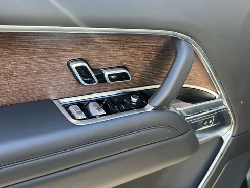 Certified 2025 Land Rover Range Rover Long Wheelbase SE image 15