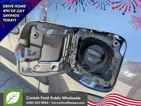 Used 2017 Toyota Tacoma TRD Off-Road w/ Premium & Technology Package AWD/4WD image 10