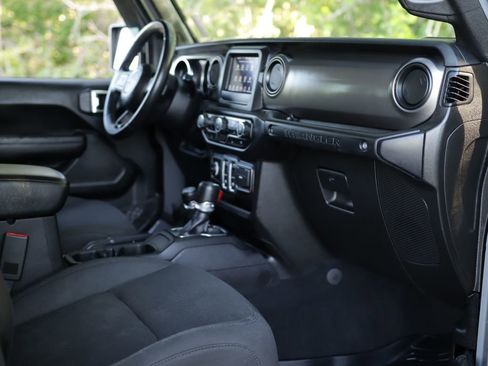 Used 2019 Jeep Wrangler Sport AWD/4WD image 29