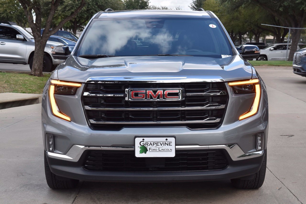 Used 2026 GMC Acadia Elevation w/ Elevation Premium Package FWD image 3