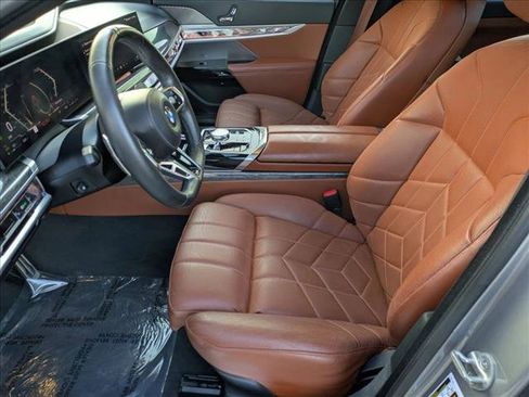 Used 2023 BMW 740i image 17