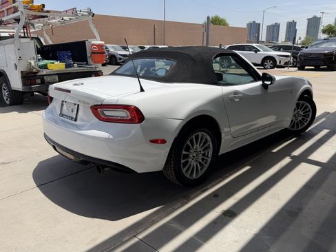 Used 2018 FIAT 124 Spider Classica w/ Technology Group RWD image 4